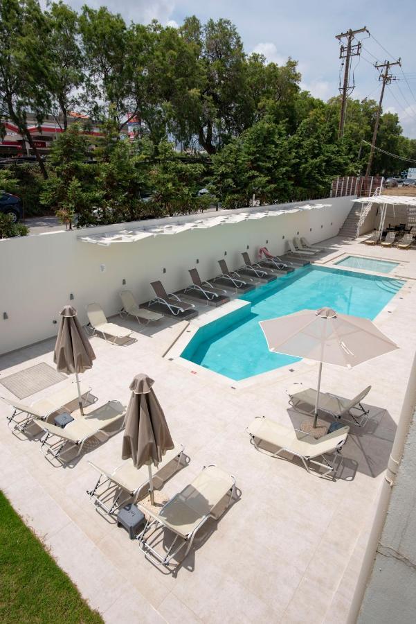 Matthias Hotel Apartments Adelianos Kampos Exterior photo