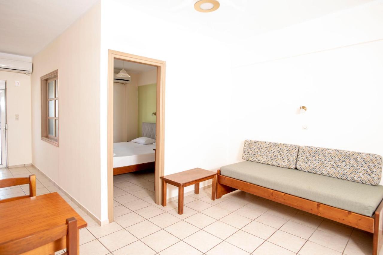 Matthias Hotel Apartments Adelianos Kampos Exterior photo