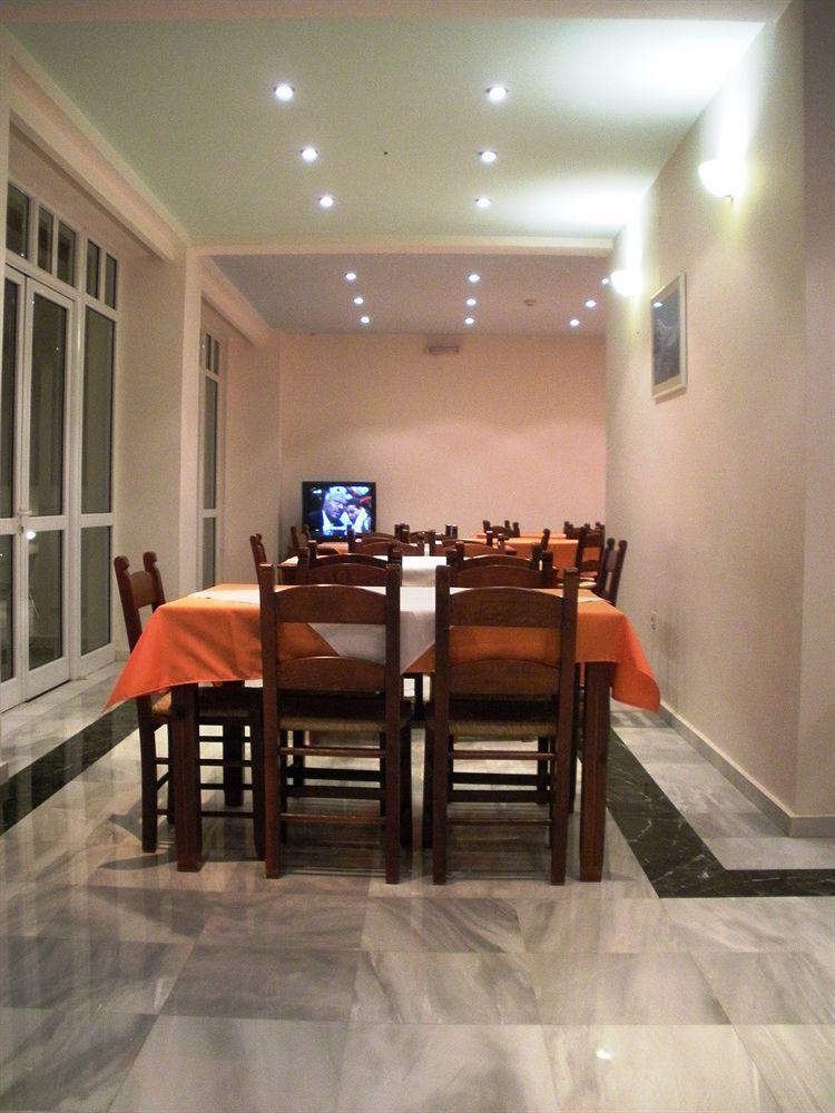 Matthias Hotel Apartments Adelianos Kampos Exterior photo
