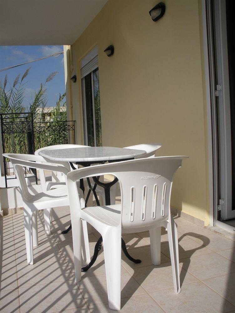 Matthias Hotel Apartments Adelianos Kampos Exterior photo