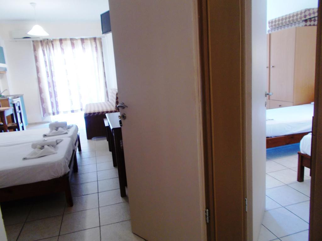 Matthias Hotel Apartments Adelianos Kampos Exterior photo