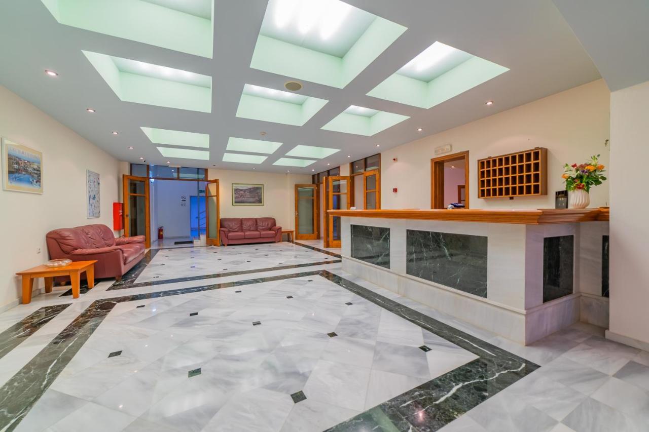 Matthias Hotel Apartments Adelianos Kampos Exterior photo