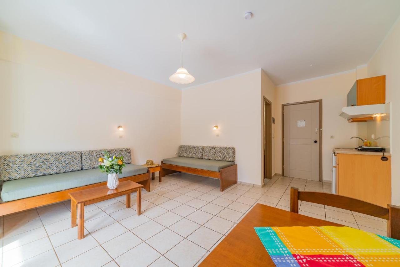 Matthias Hotel Apartments Adelianos Kampos Exterior photo