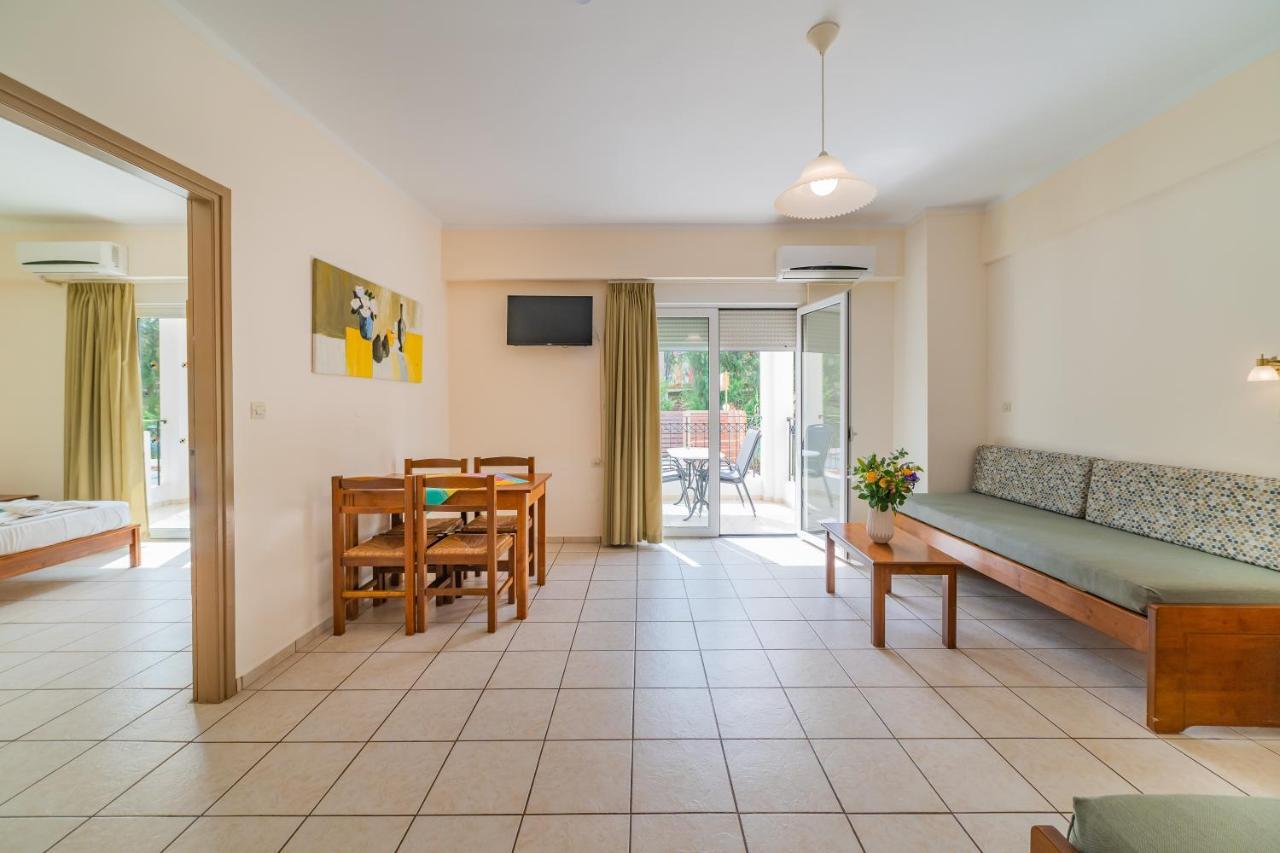 Matthias Hotel Apartments Adelianos Kampos Exterior photo