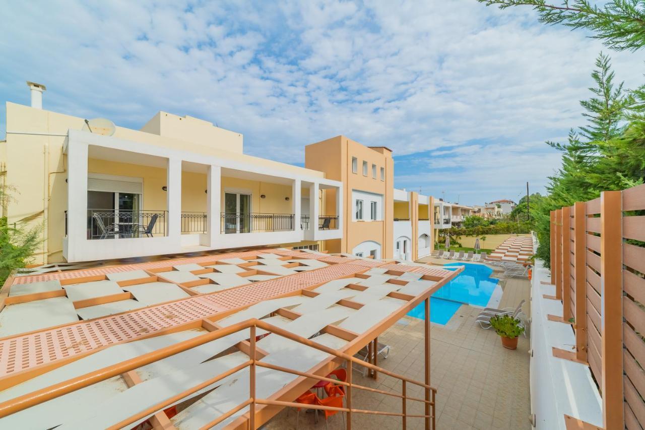 Matthias Hotel Apartments Adelianos Kampos Exterior photo